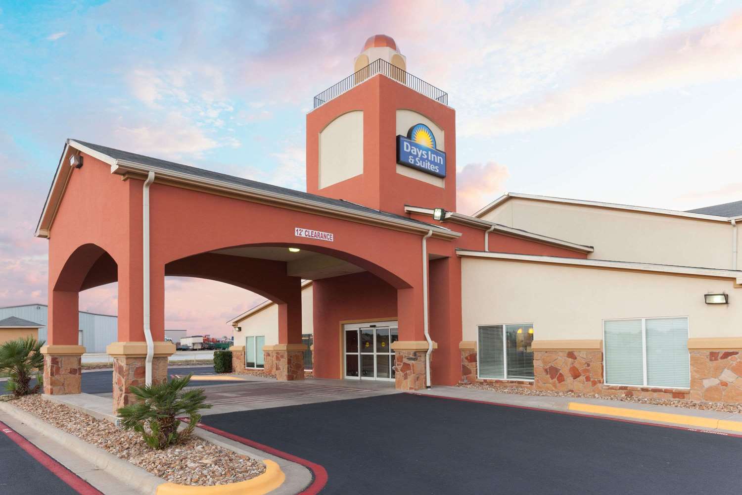 Super 8 by Wyndham Groesbeck 1/14