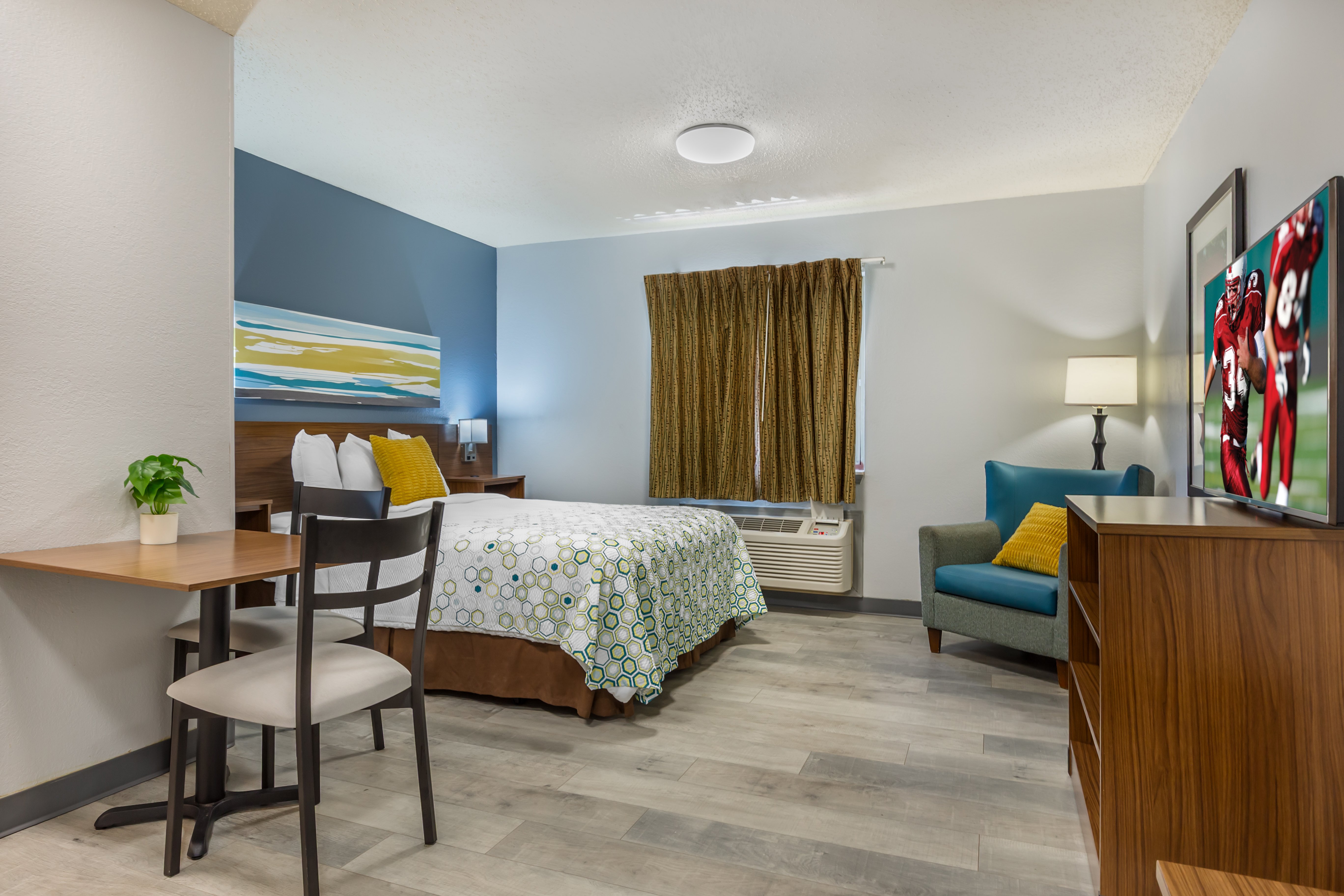 استوديو بسرير كوين، HomeTowne Studios & Suites by Red Roof Greensboro 5/9
