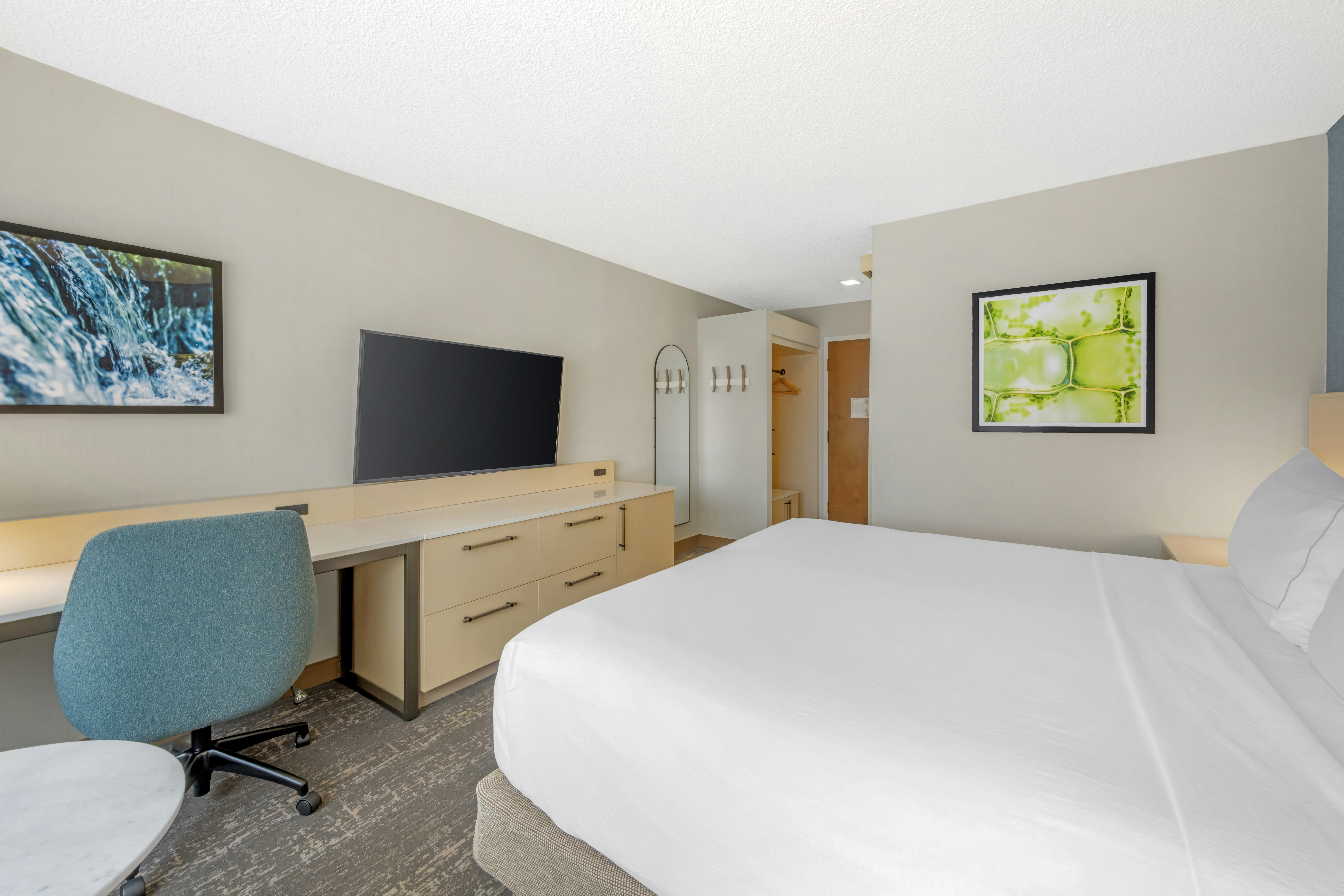Room, King Bed, Accessible, DoubleTree by Hilton Hotel Spokane City Center 5/8