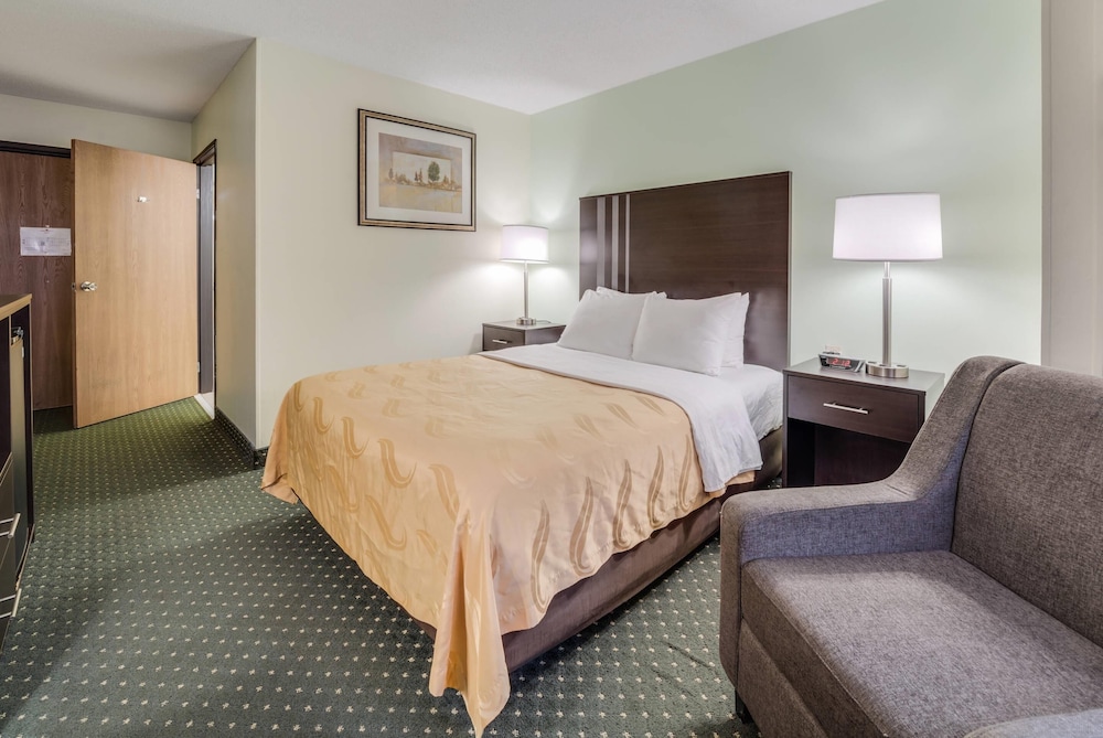 ROOM, QUEEN BED, ACCESSIBLE