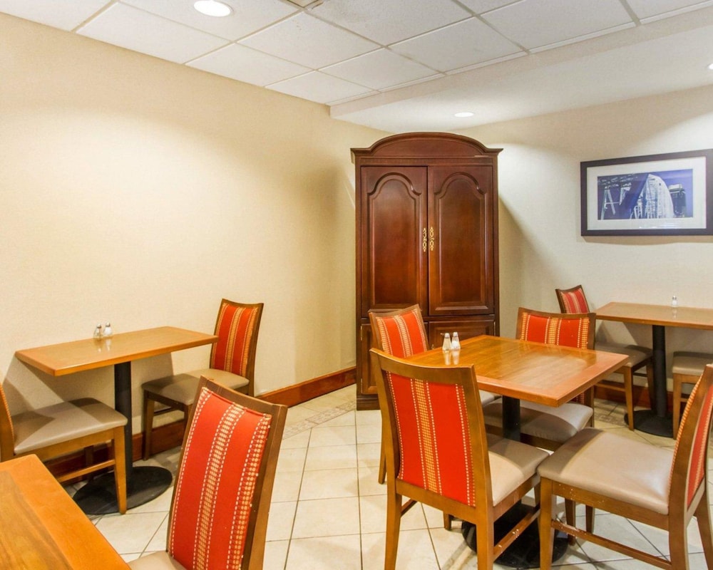 Quality Inn Clarksville 33/47
