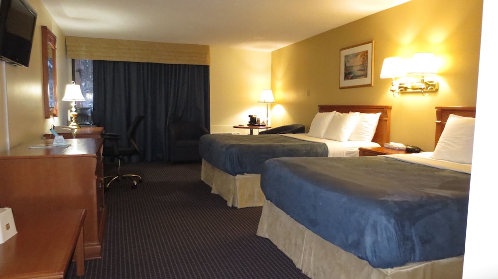 Super 8 by Wyndham Gananoque - Country Squire Resort 41/88