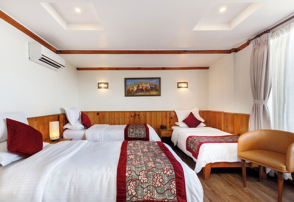 Deluxe Double or Twin with Mountain View
