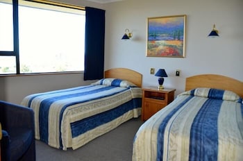 Baywatch Motor Lodge 10/50
