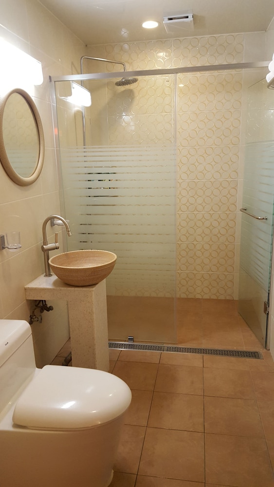 2 BEDROOMS, DELUXE