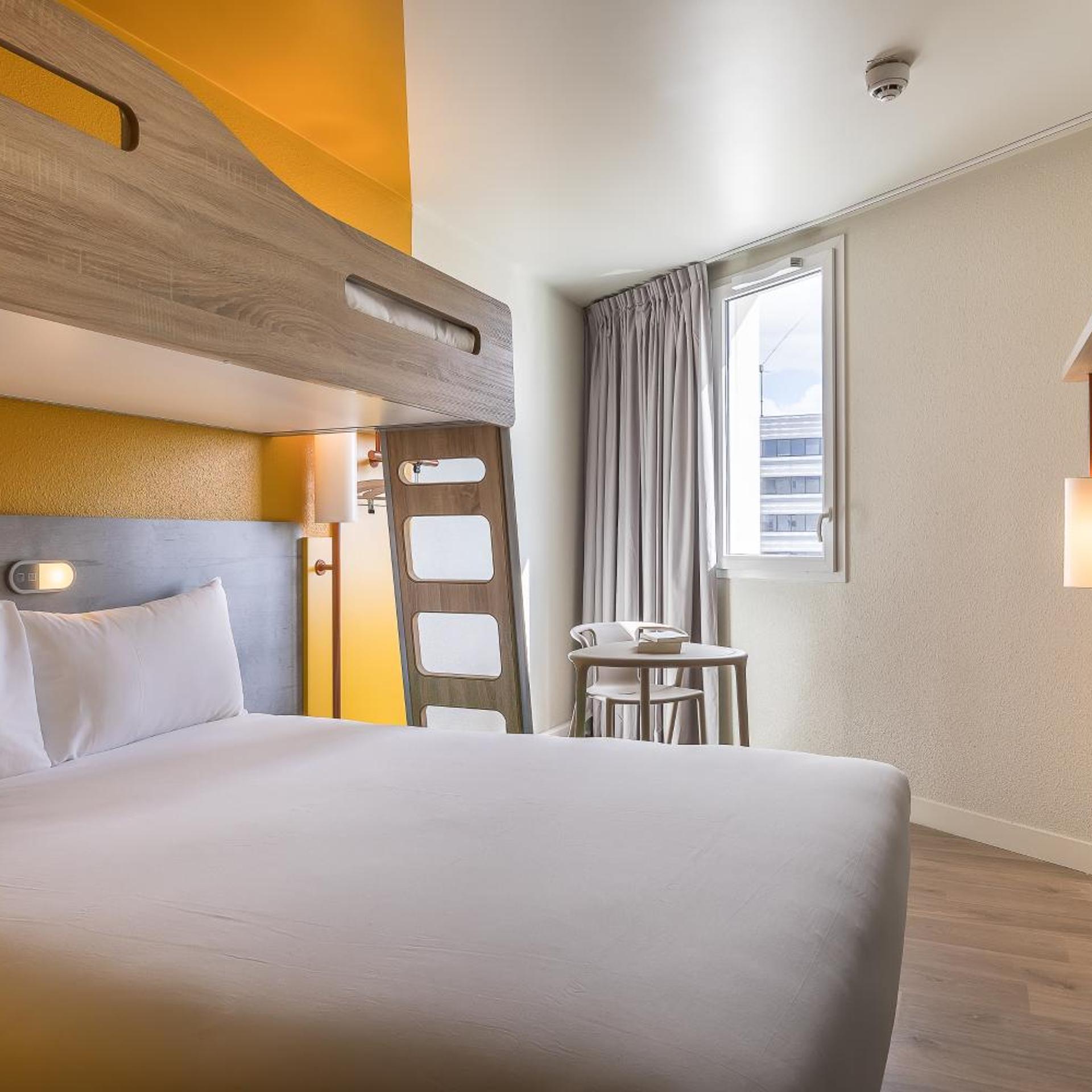 Room, Triple, Double Bed