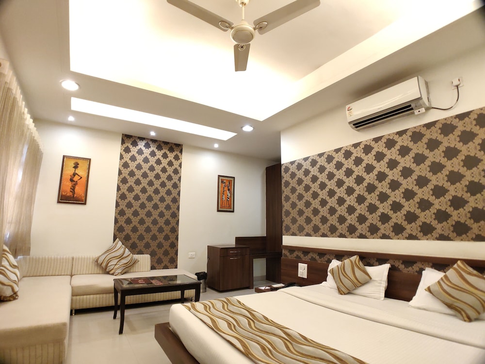 HOTEL SHIV VILAS 8/25