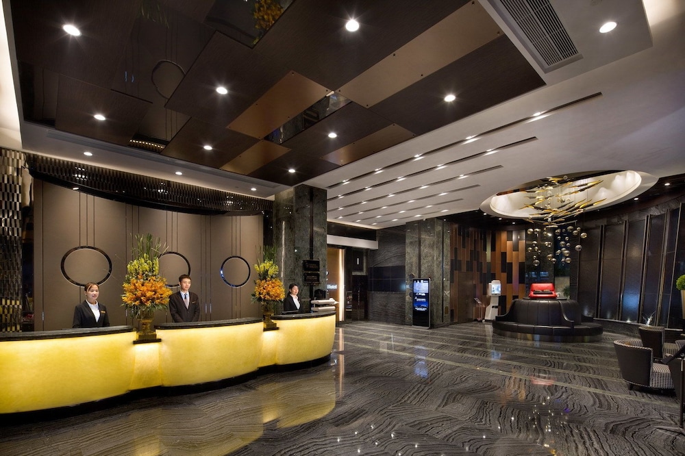 DeRUCCI Hotel 8/65