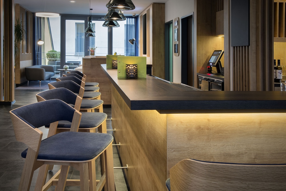 HOLIDAY INN EXPRESS BADEN BADEN 51/53