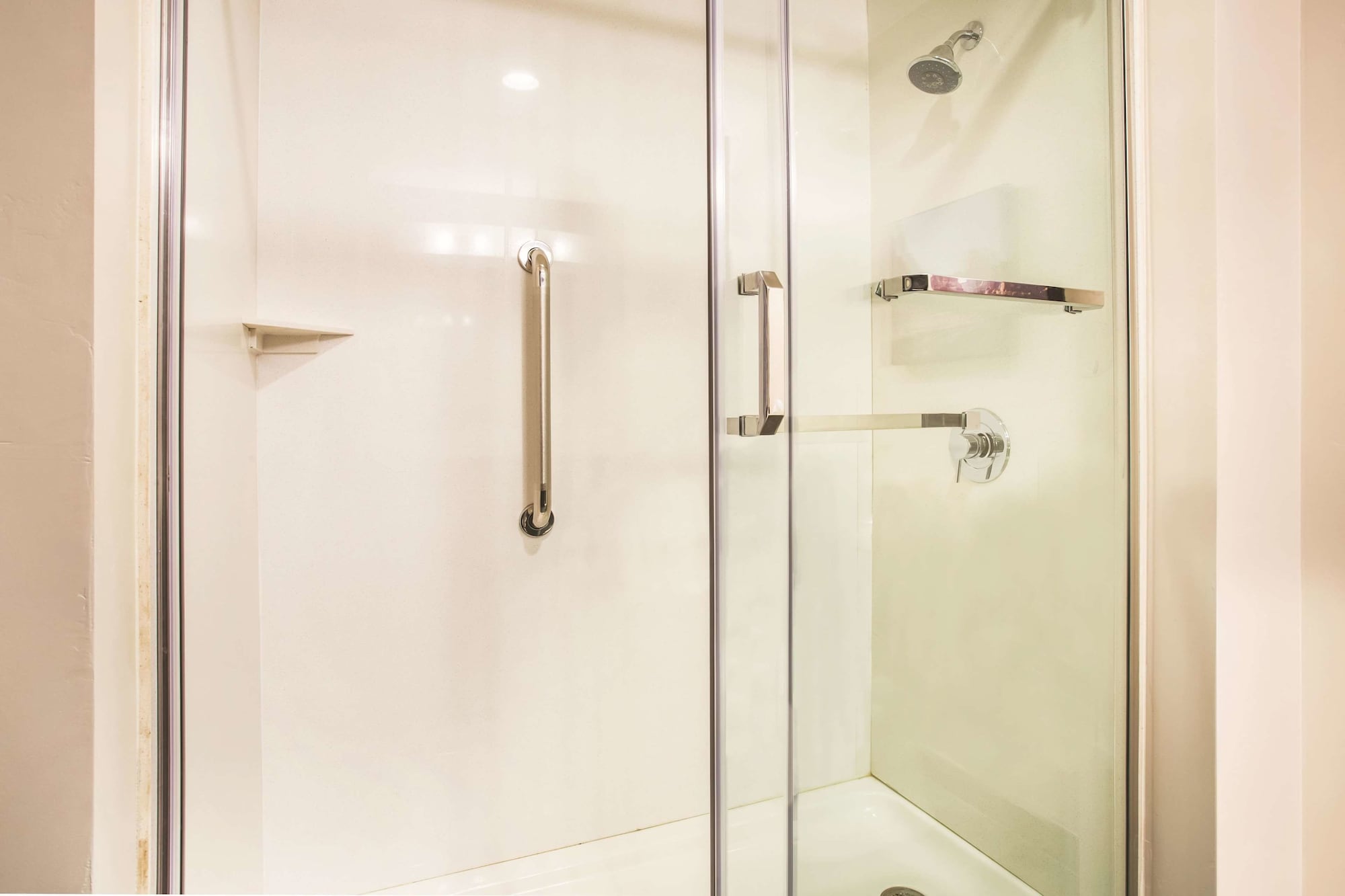 غرفة بسرير كينج بإطلالة على الجبل، La Quinta Inn & Suites By Wyndham La Verkin-Gateway To Zion 4/4