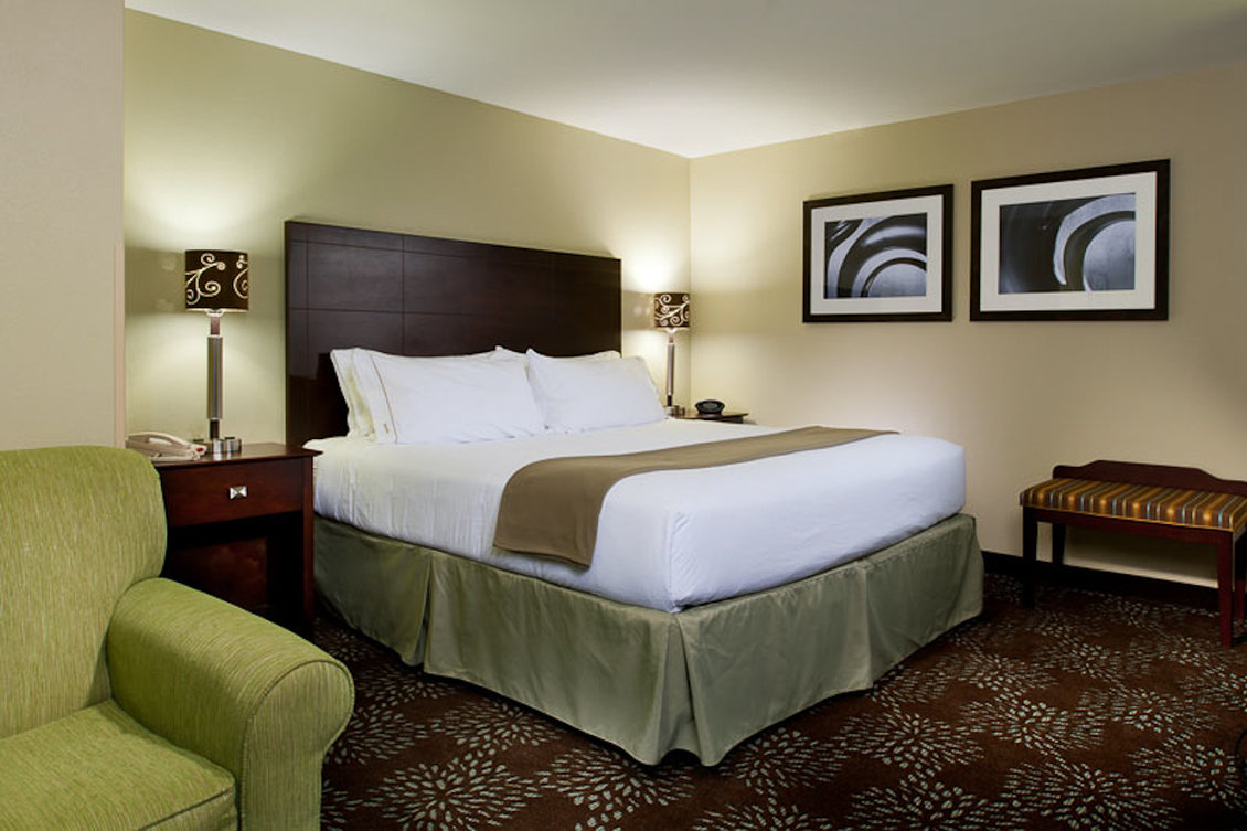 Holiday Inn Express Suites Pittsburgh West Green Tree 12/44