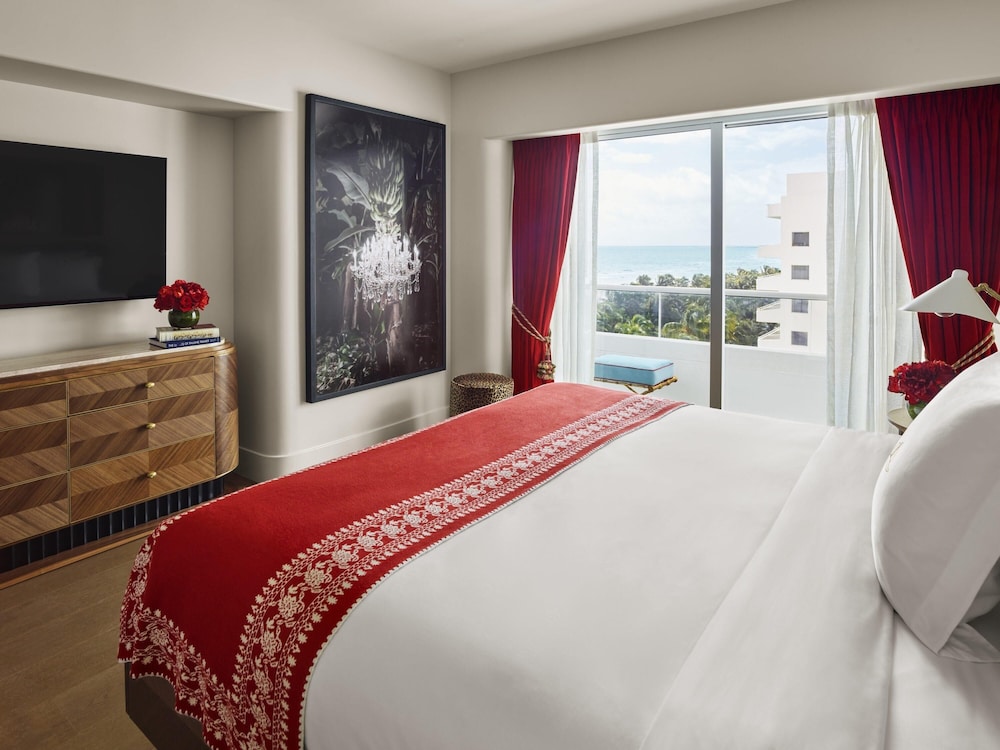 ROOM, KING BED, PARTIAL OCEAN VIEW