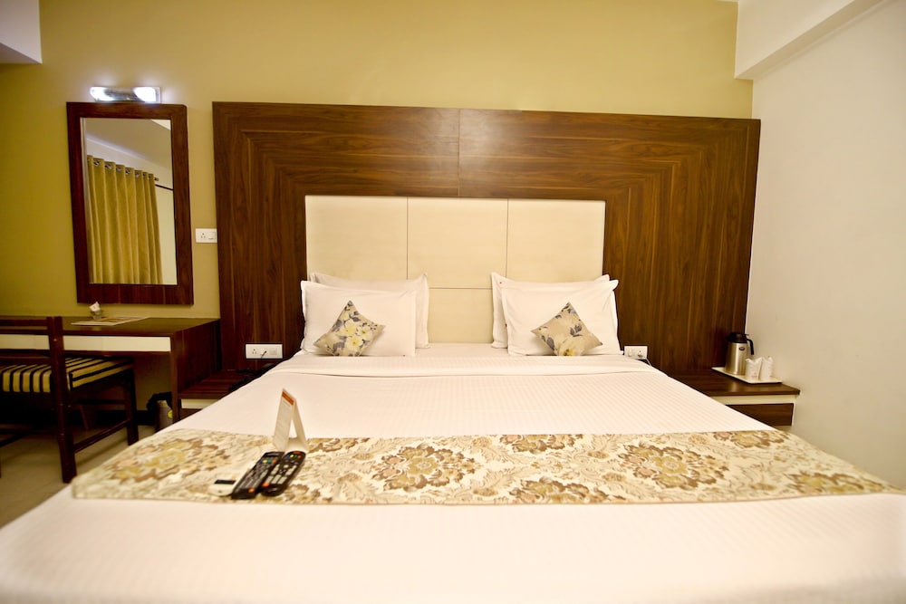 Ashish Palace 32/47