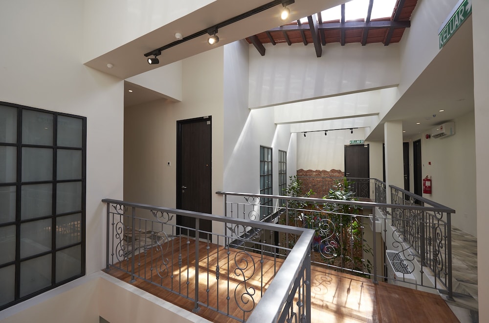 Macalister Terraces Hotel 9/37