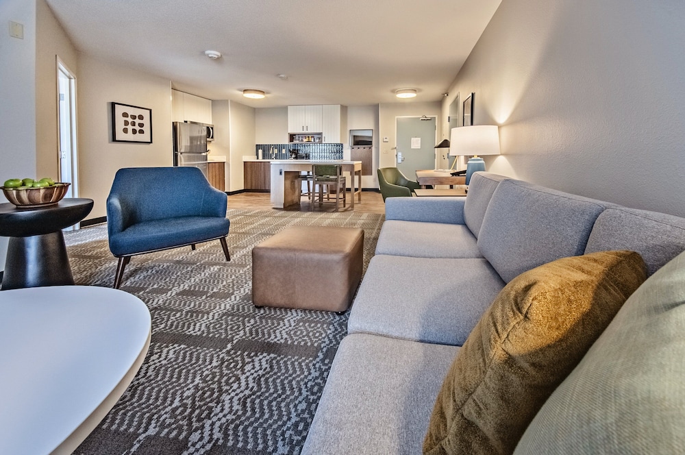 Staybridge Suites Cedar Rapids North 32/41