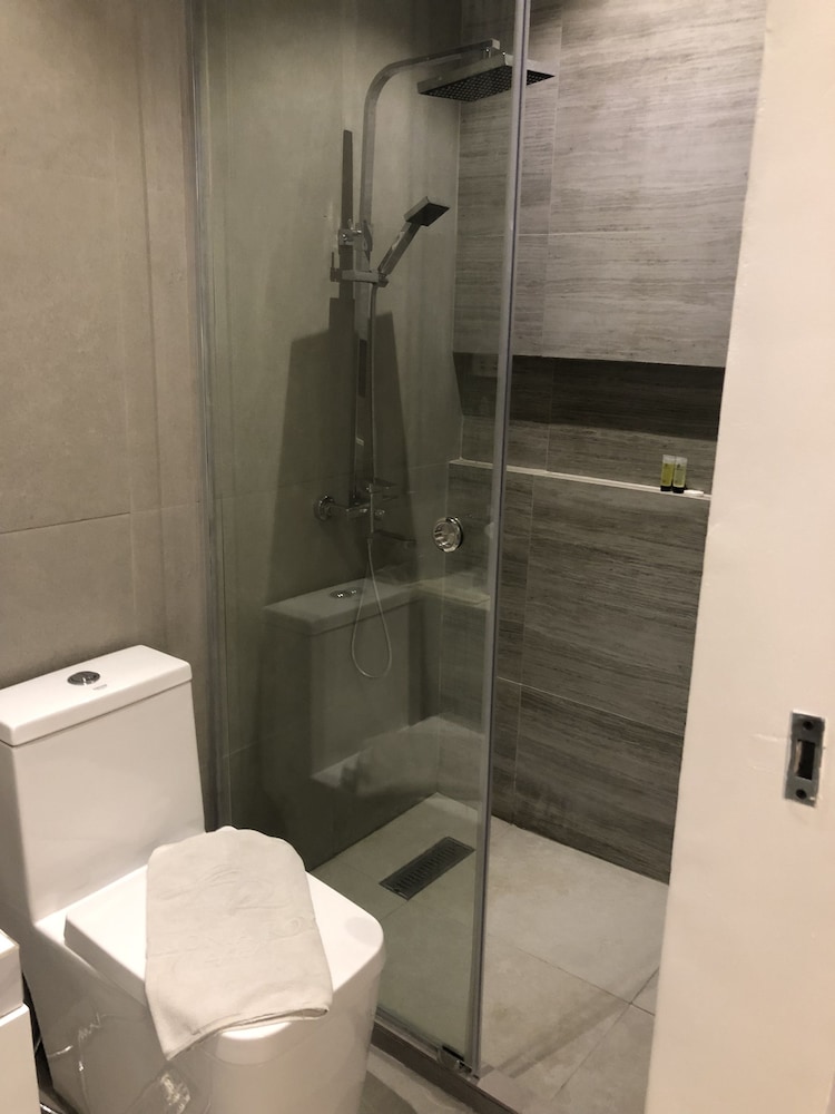 Apollonia Royale Hotel 31/33