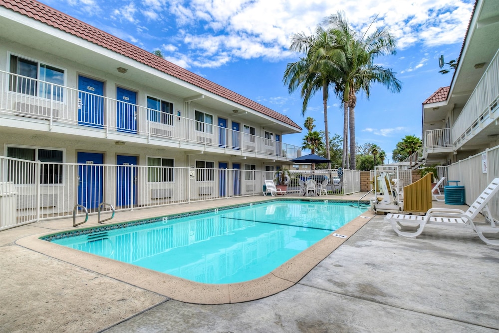 Motel6 Costa Mesa, CA 7/55