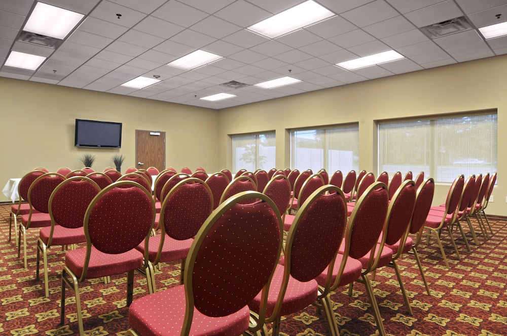 Quality Inn & Suites Monterey I-40 15/21