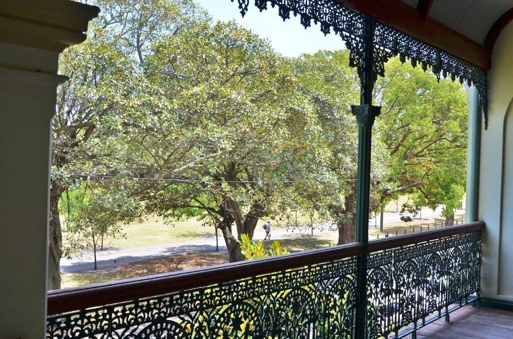 AVONMORE ON THE PARK BOUTIQUE HOTEL 2/39