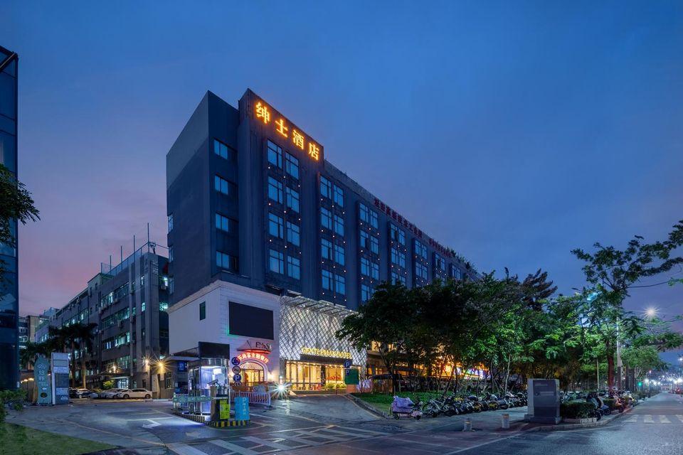 Gentleman Hotel 25/26