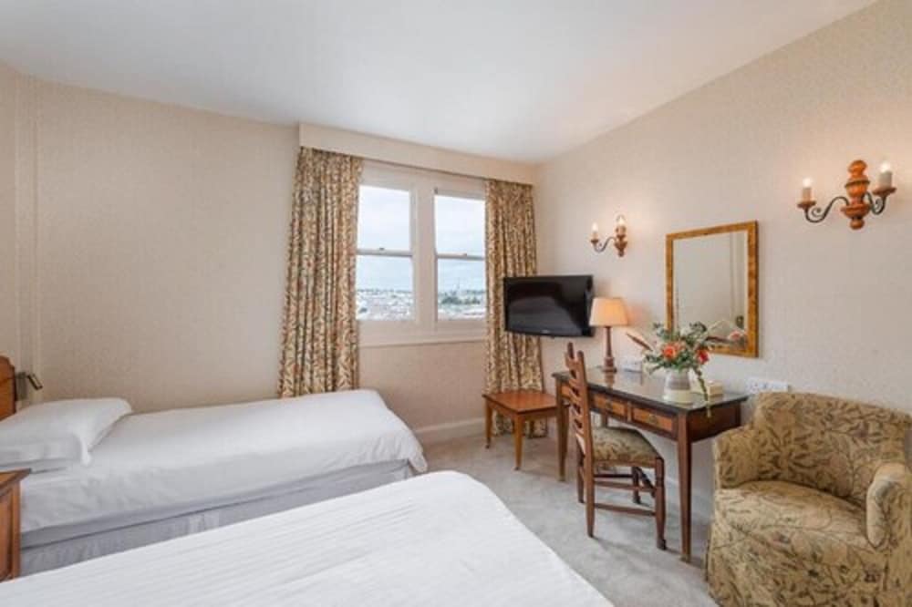 The Duke Of Cornwall Hotel 26/73
