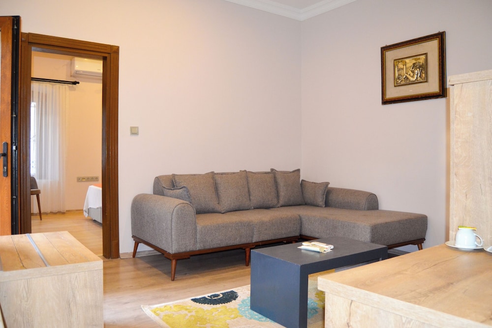 AKKAN LUXURY HOTEL 57/84