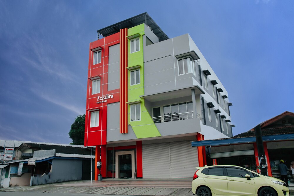 OYO 1006 Azzahra Guest House 3/16