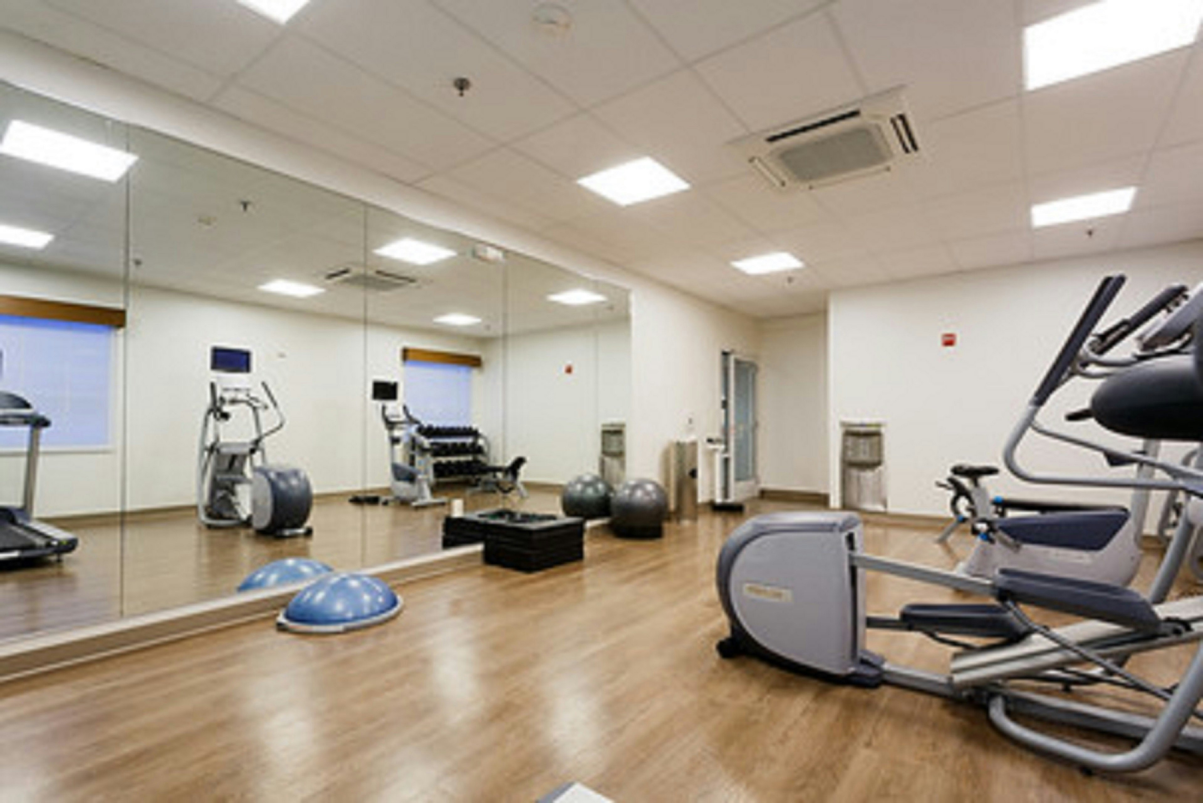 Holiday Inn Express Hotel And Suites Reading 32/48