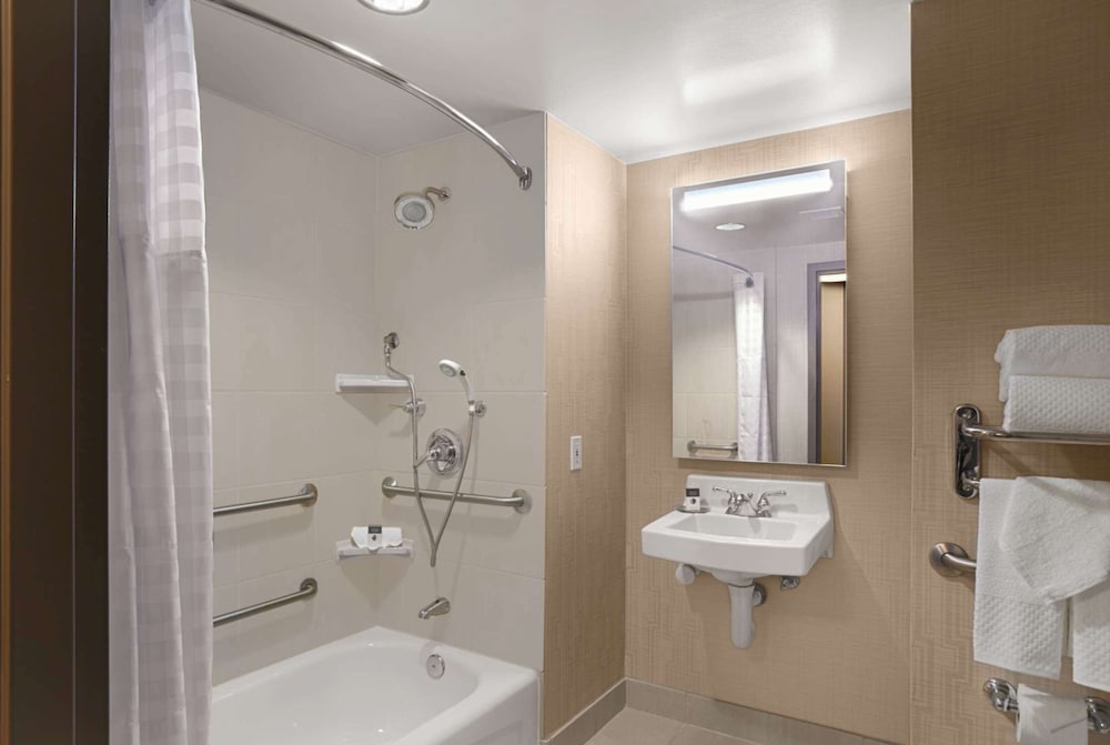 DoubleTree by Hilton Hotel San Francisco Airport North 10/81