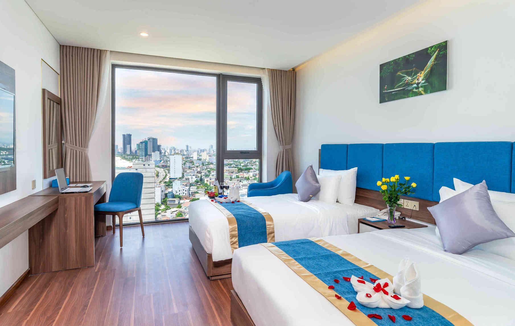 Deluxe, Triple, 1 King and 1 Single Beds, Partial Sea and City View