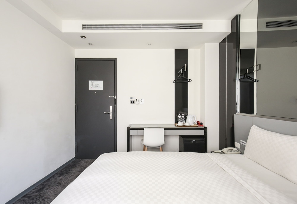 CityInn Hotel Plus Taichung Station Branch 27/73