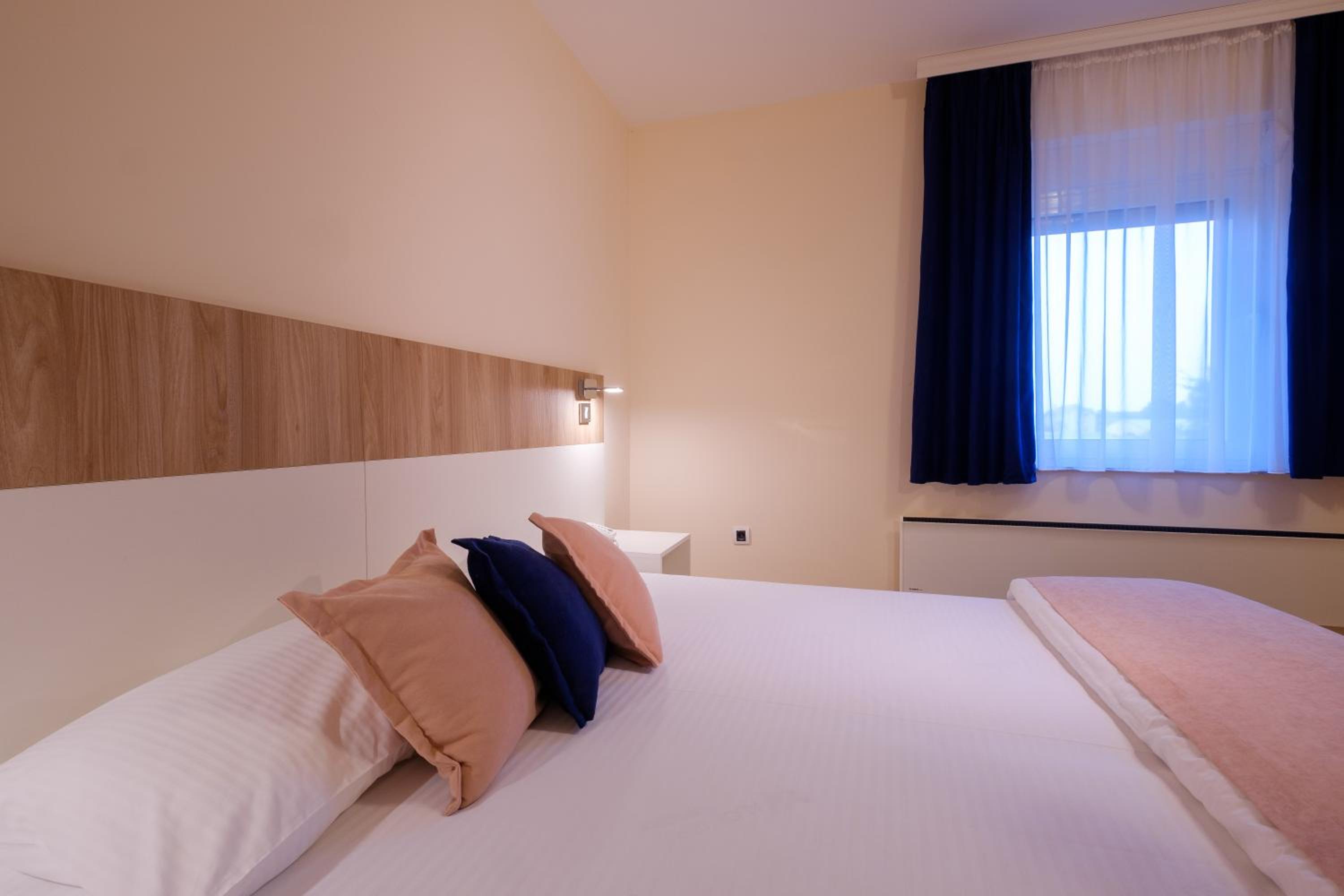 Airport Garni Hotel Belgrade 16/58