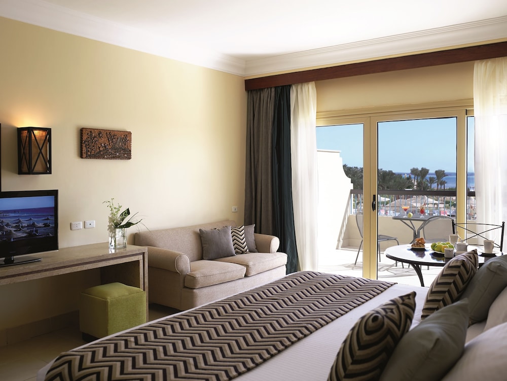 Coral Sea Holiday Resort And Aqua Park 30/77