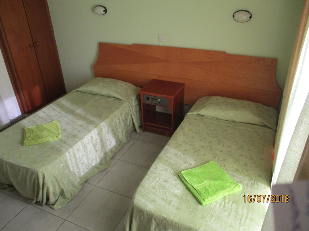 Onisillos Hotel 12/45