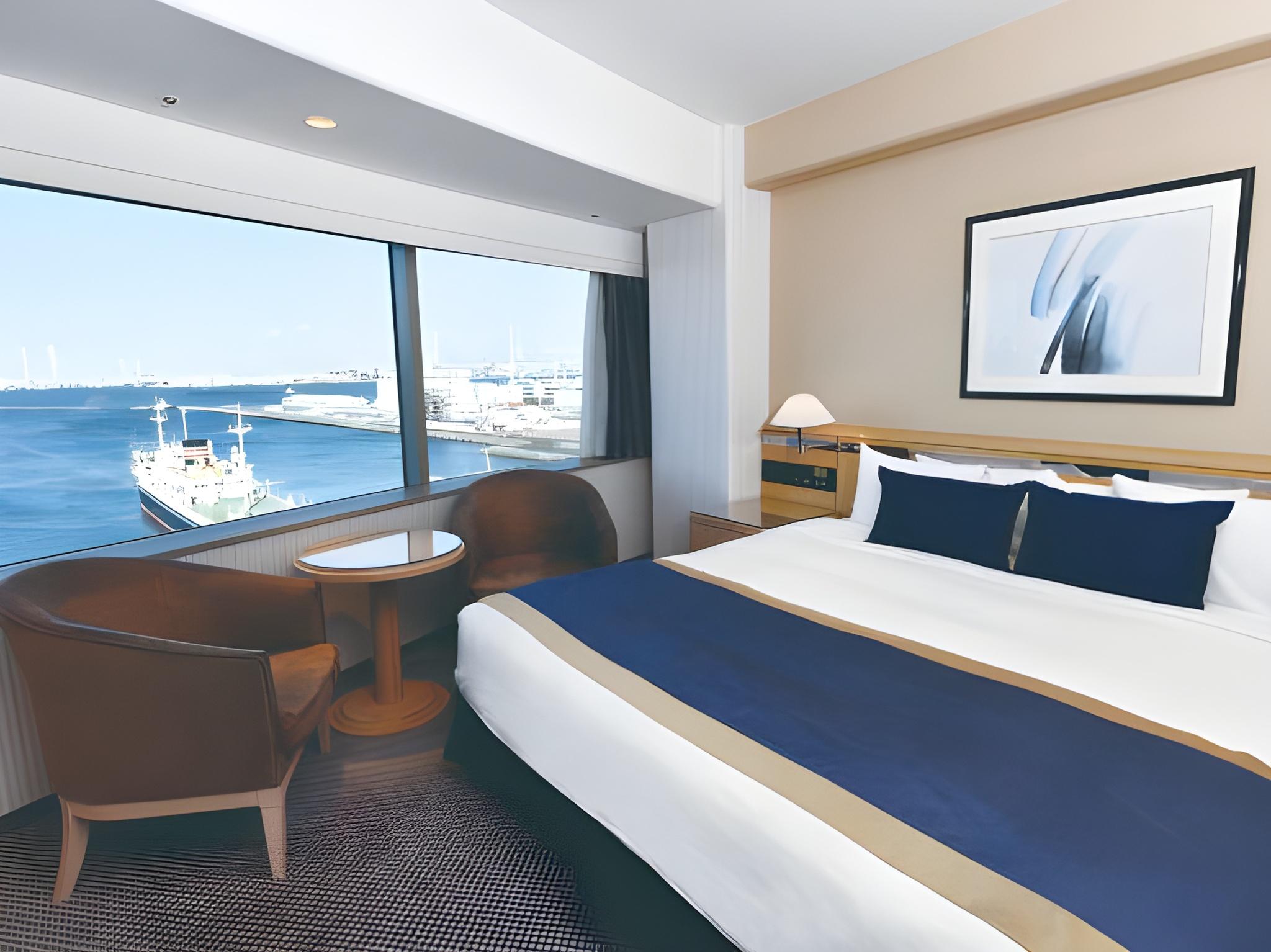 Tower, Queen Bed, Bay View, Corner