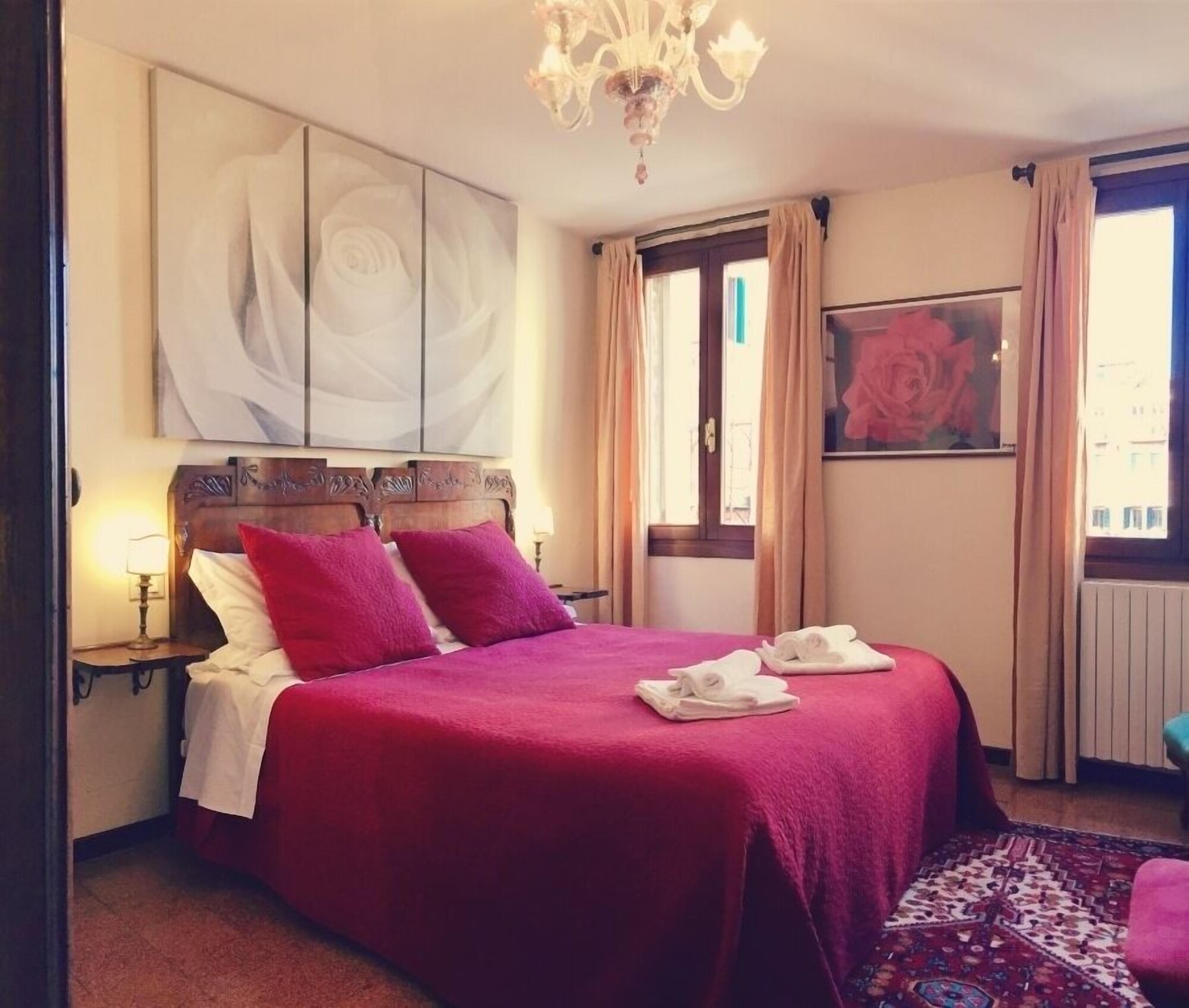 ROOM, DOUBLE BED, EXTERNAL BATHROOM