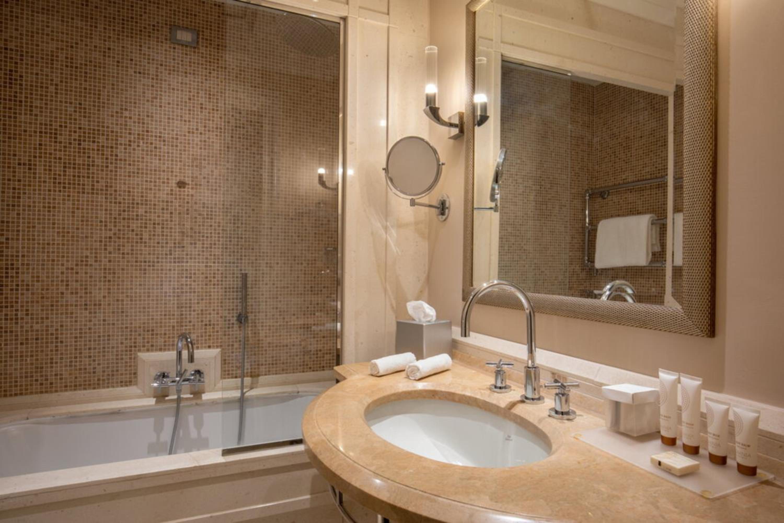 غرفة سوبيريور مفردة، Rose Garden Palace 5/6