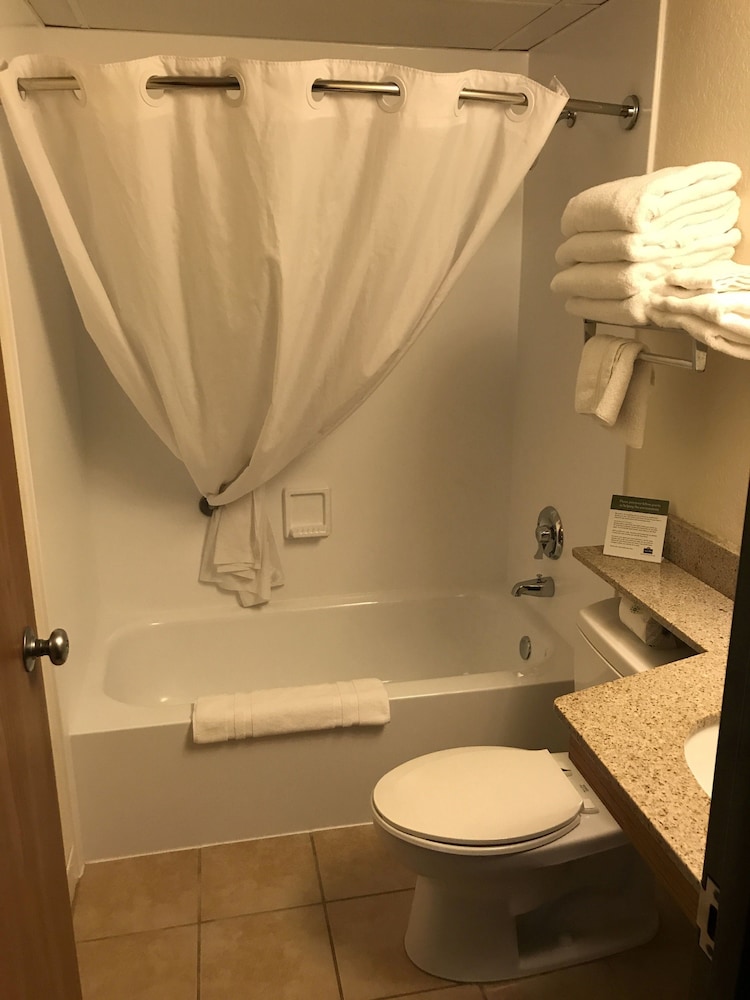 غرفة بسريرين مزدوجين، Americinn By Wyndham West Bend 3/5