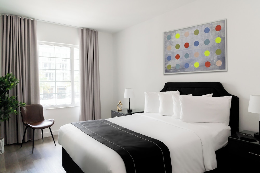 Room at Essex House by Clevelander, MIAMI BEACH - FL