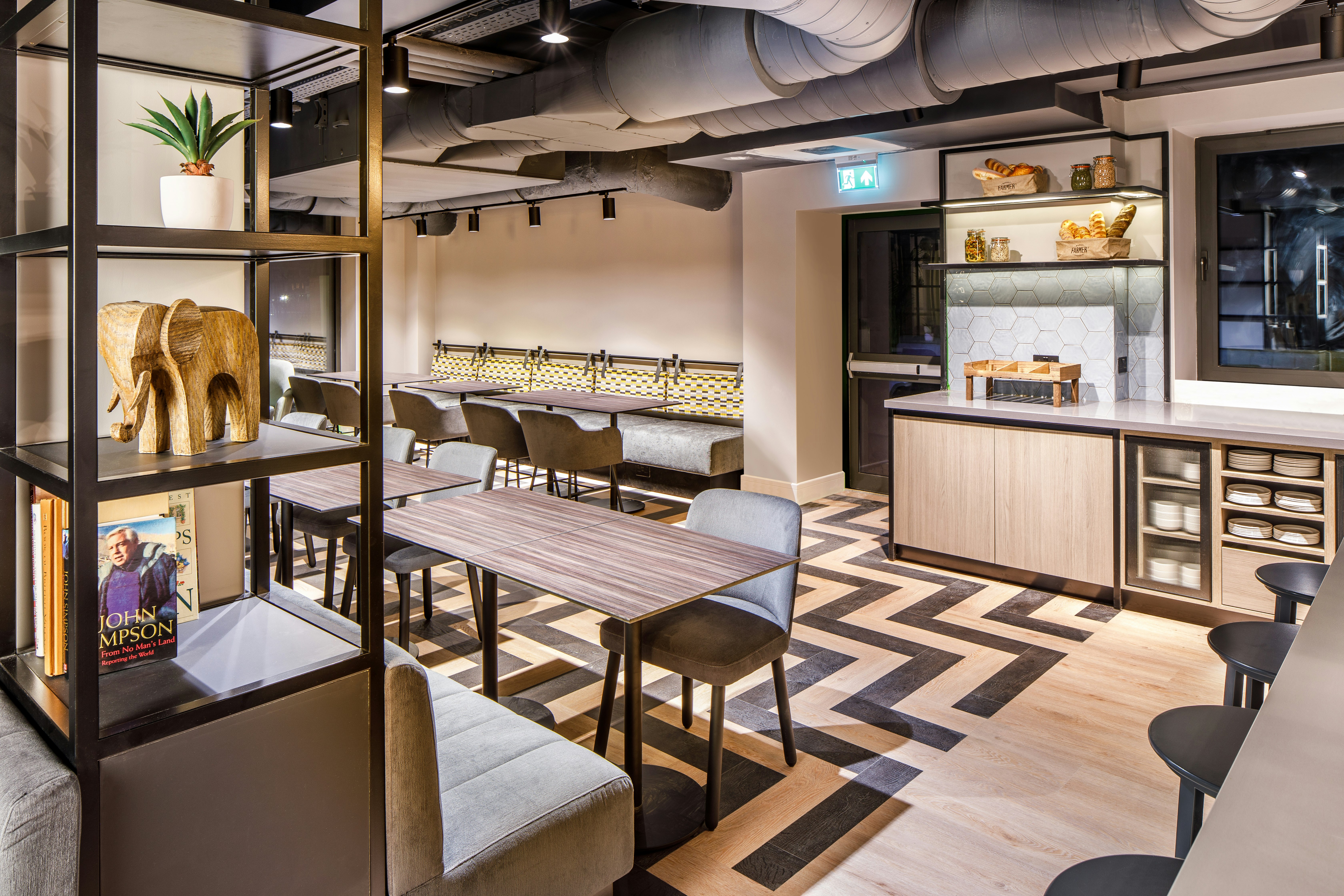 Southgate Hotel London 30/40