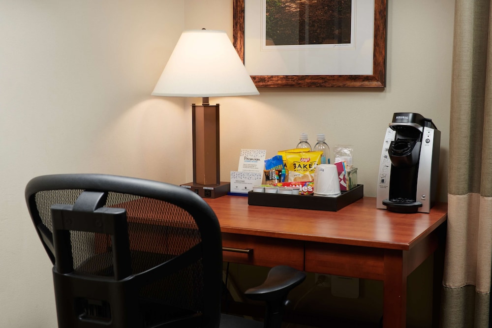 Hampton Inn and Suites Salem 34/42