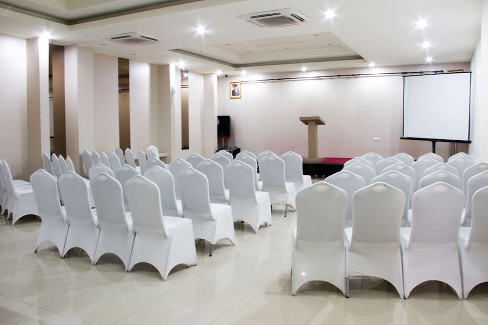 Oyo 319 Putra Mulia Hotel 28/32