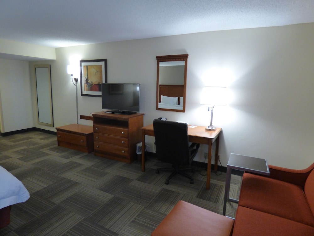 Hampton Inn Charleston Southbridge 32/41