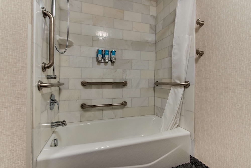Drury Plaza Hotel Nashville Downtown 50/50