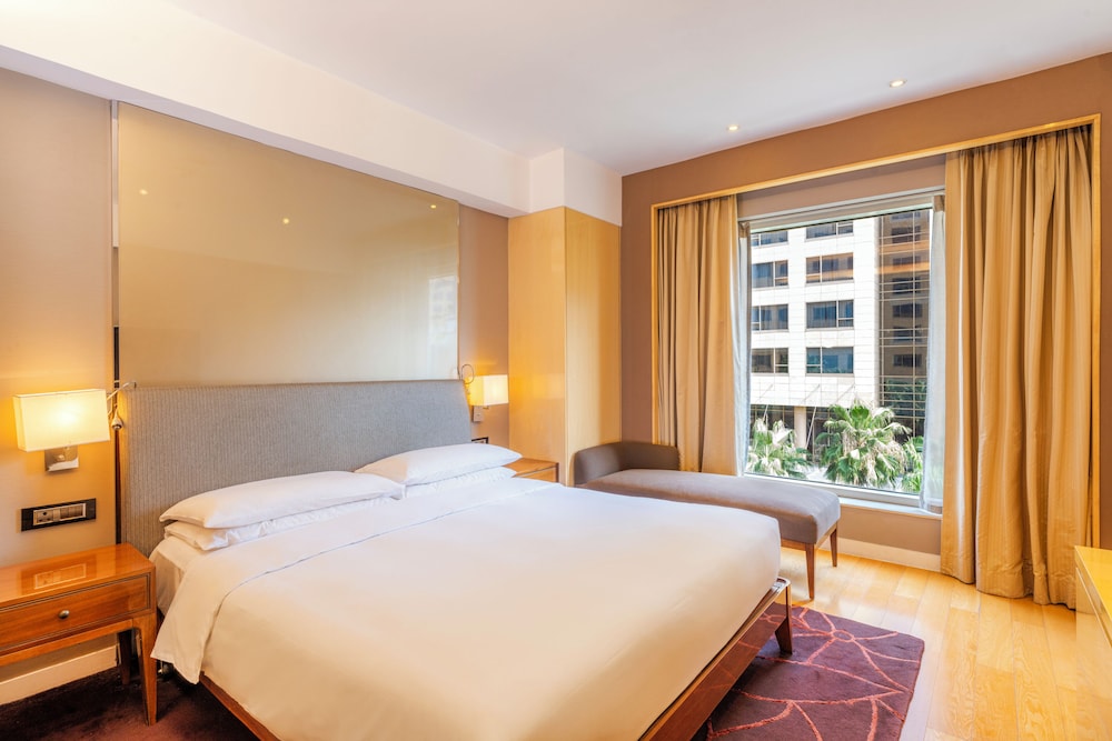 1 BEDROOM, EXECUTIVE, APARTMENT