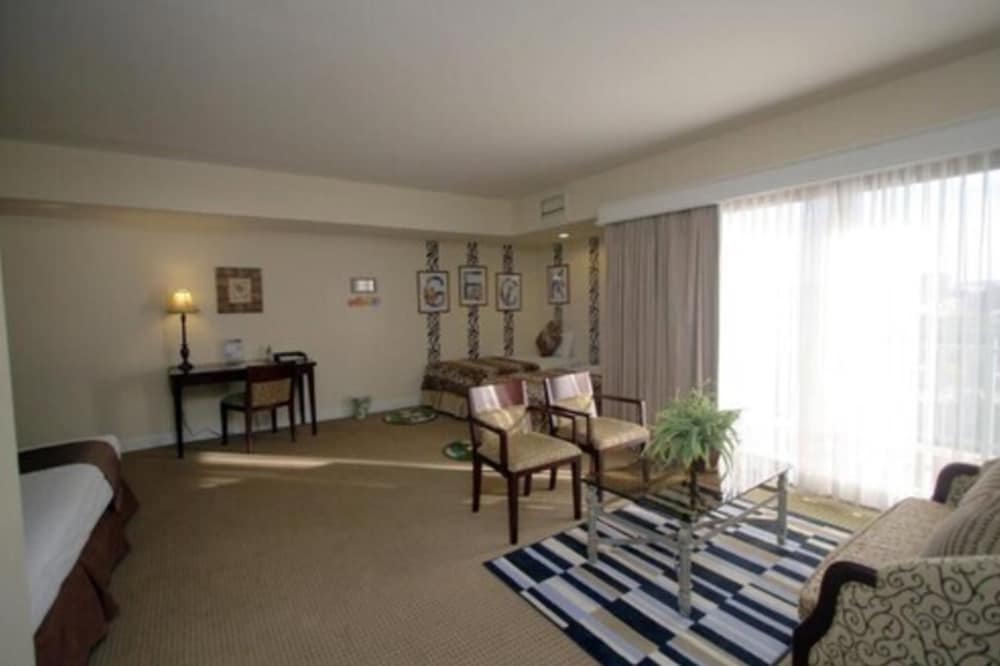 Holiday Resort And Spa Guam 56/86