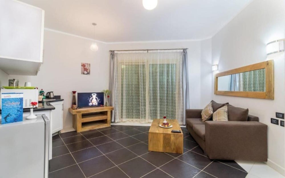 Royal Beach Serviced Apartments 58/75