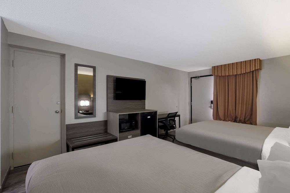 غرفة قياسية بسريرين مزدوجين، Quality Inn Fort Jackson 3/6
