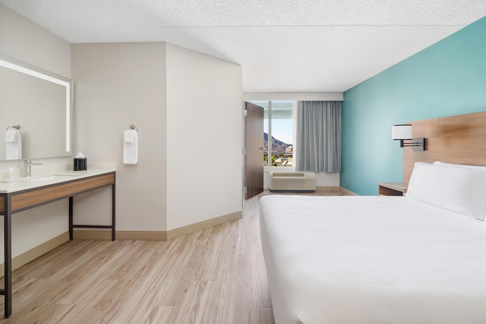 غرفة بسرير كينج في طابق مرتفع