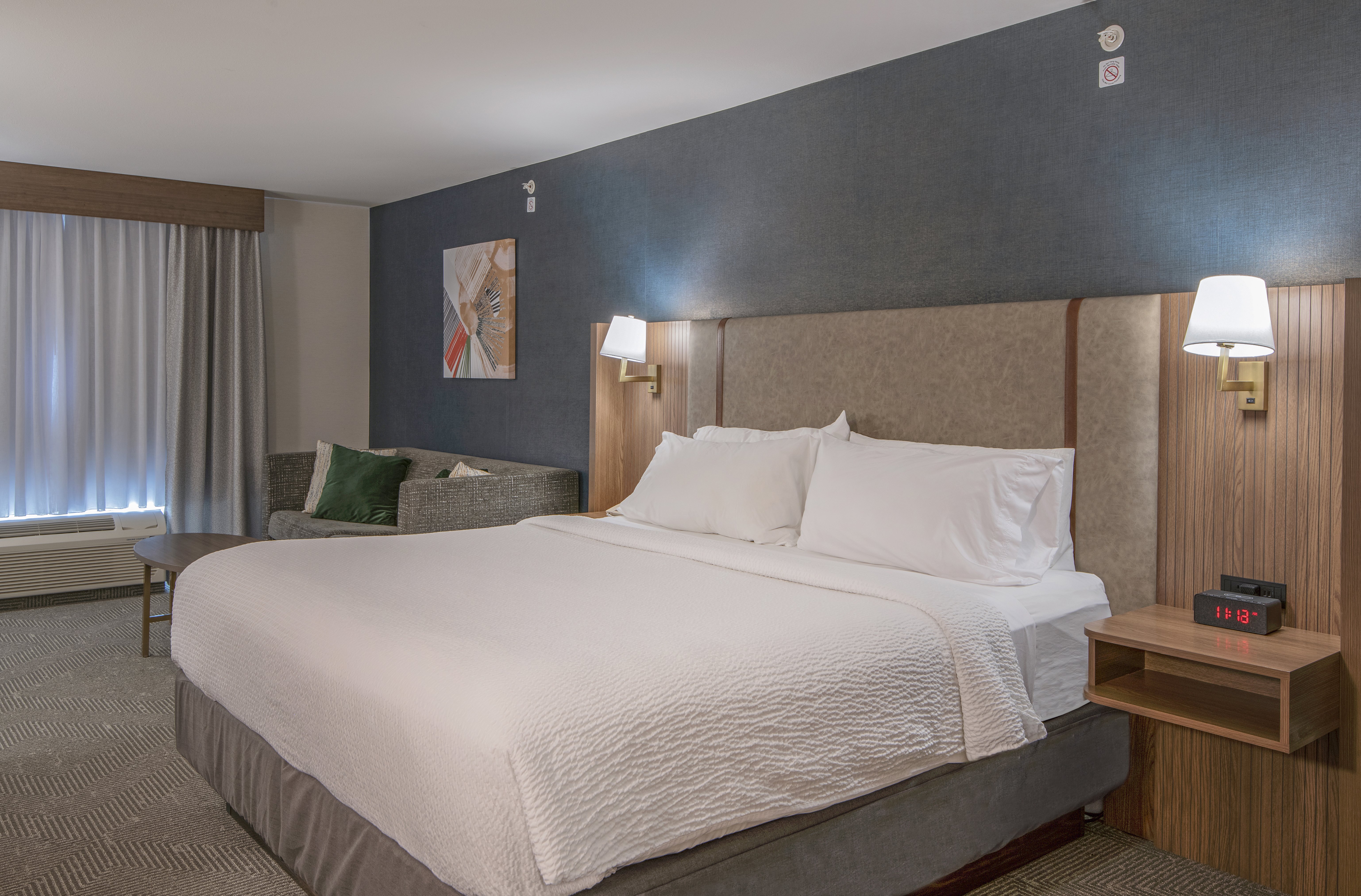 Holiday Inn Hotel Suites Kamloops 24/72